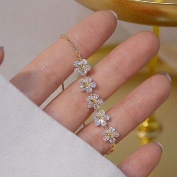 Diamond Flowers 14k Gold Bracelet Adjustable *NWT - Picture 5 of 10